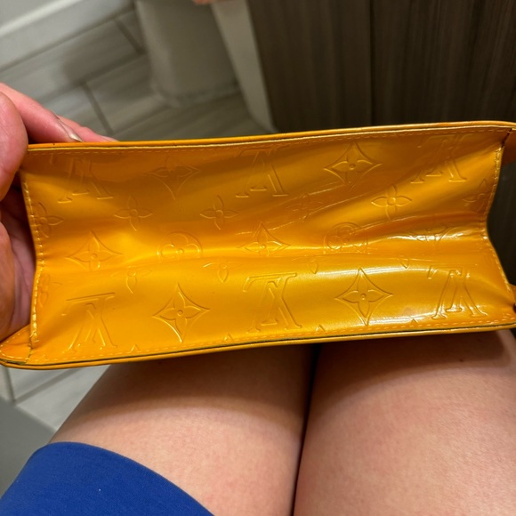 LOUIS VUITTON
Mango Monogram Vernis Forsyth PM Bag - Picture 9 of 12